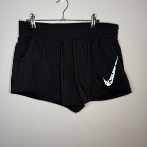 Nike One Women's Dri-FIT Mid-Rise Brief-Lined Graphic Shorts - Large